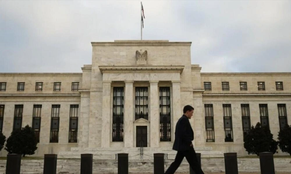 Fed: Αμετάβλητα τα επιτόκια σε υψηλό 23 ετών - Κανένα σήμα για μείωση